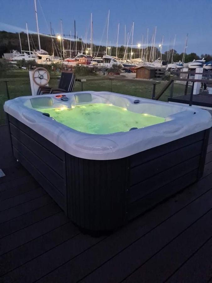Floating House Varoni PUY Eksteriør bilde